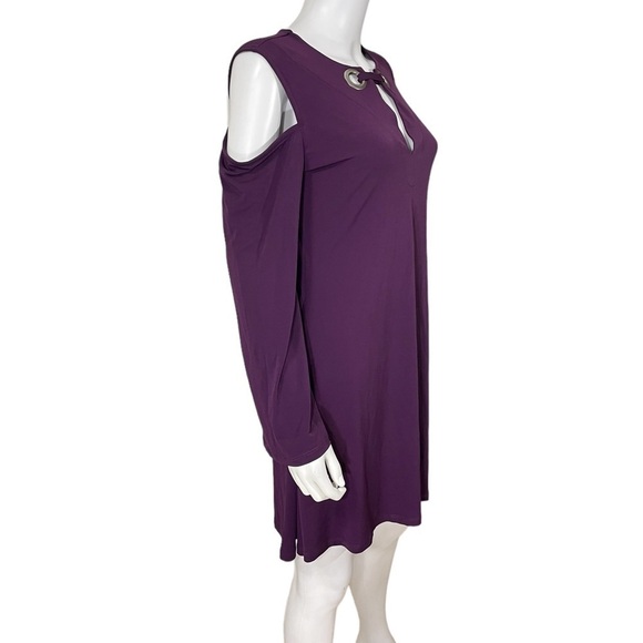 Purple Cold Shoulder V Neck Dress
New - Picture 5 of 5